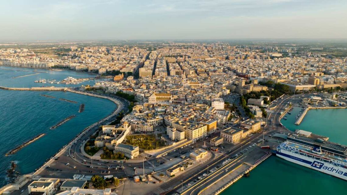 Bari senza valigie: dalla Stazione Centrale al lungomare di Bari Vecchia